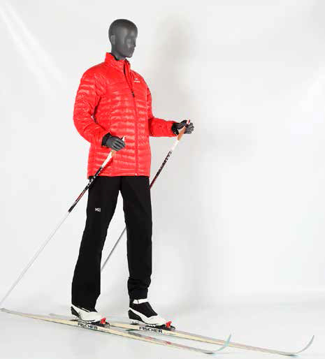 7_WINTER—foto-a-destra-con-gli-sci- manichini winter, manichini per abbigliamento per sport invernali