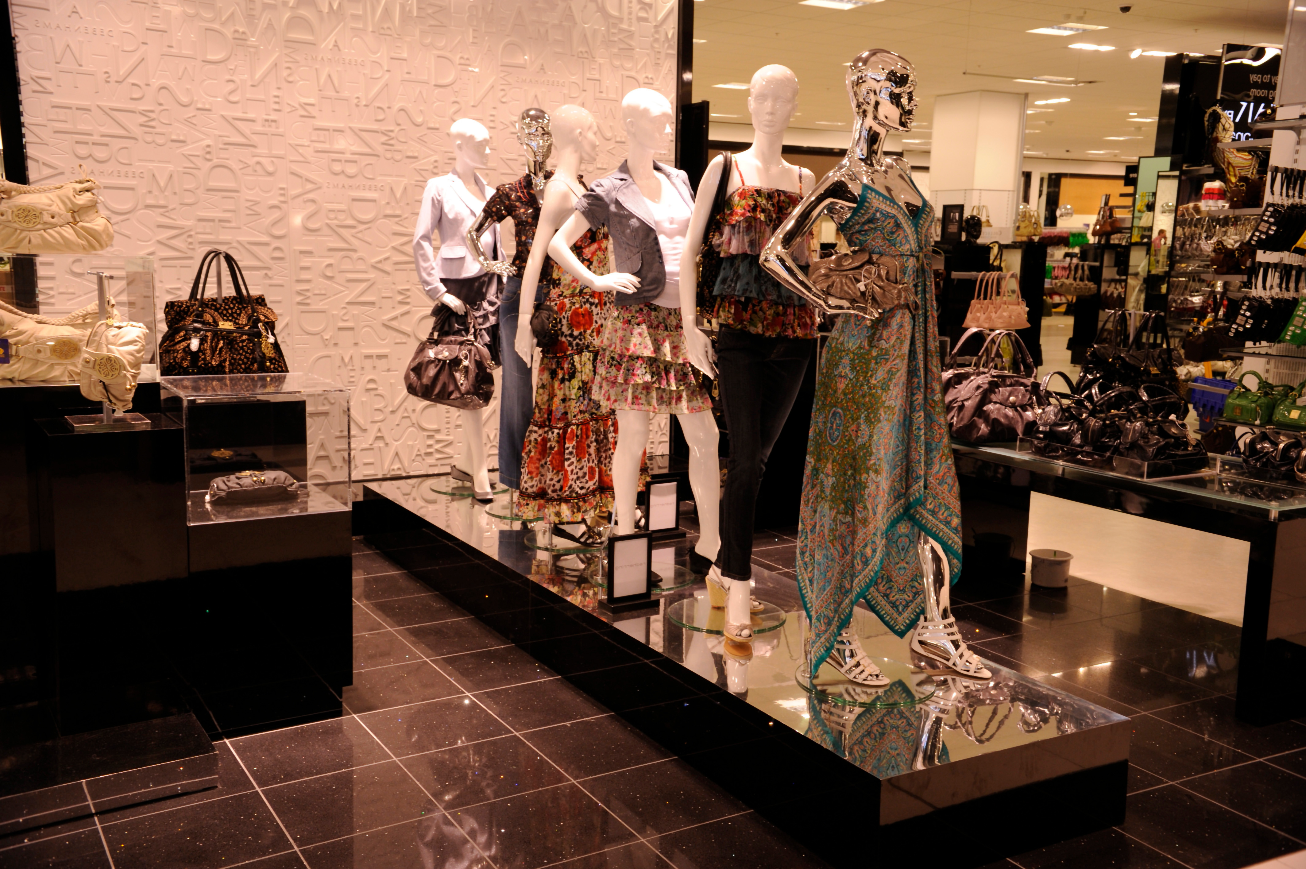 Visual merchandising di un negozio interno